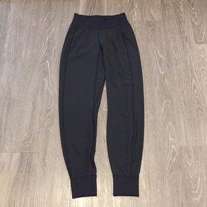 mesh lulu joggers size 2 (they have short lining)